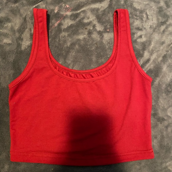 Basic red tank - Picture 2 of 2